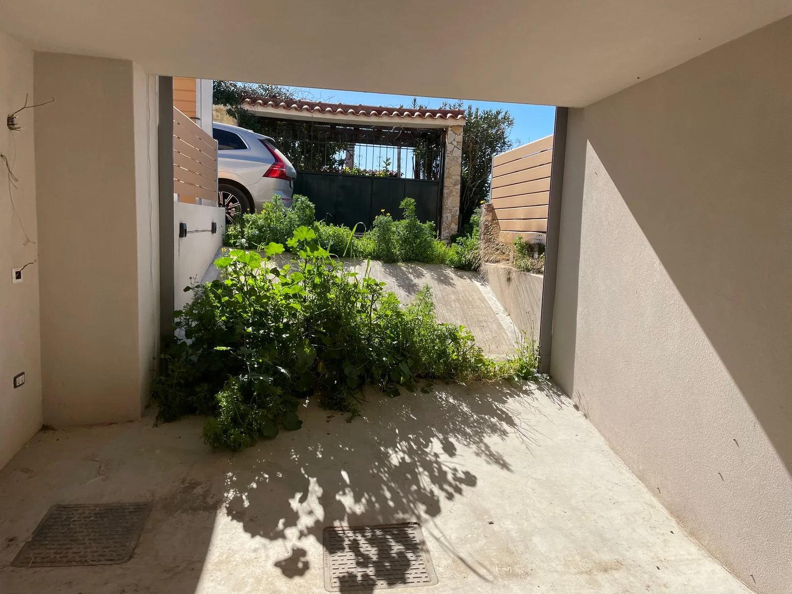 Trampouria two-storey residence 