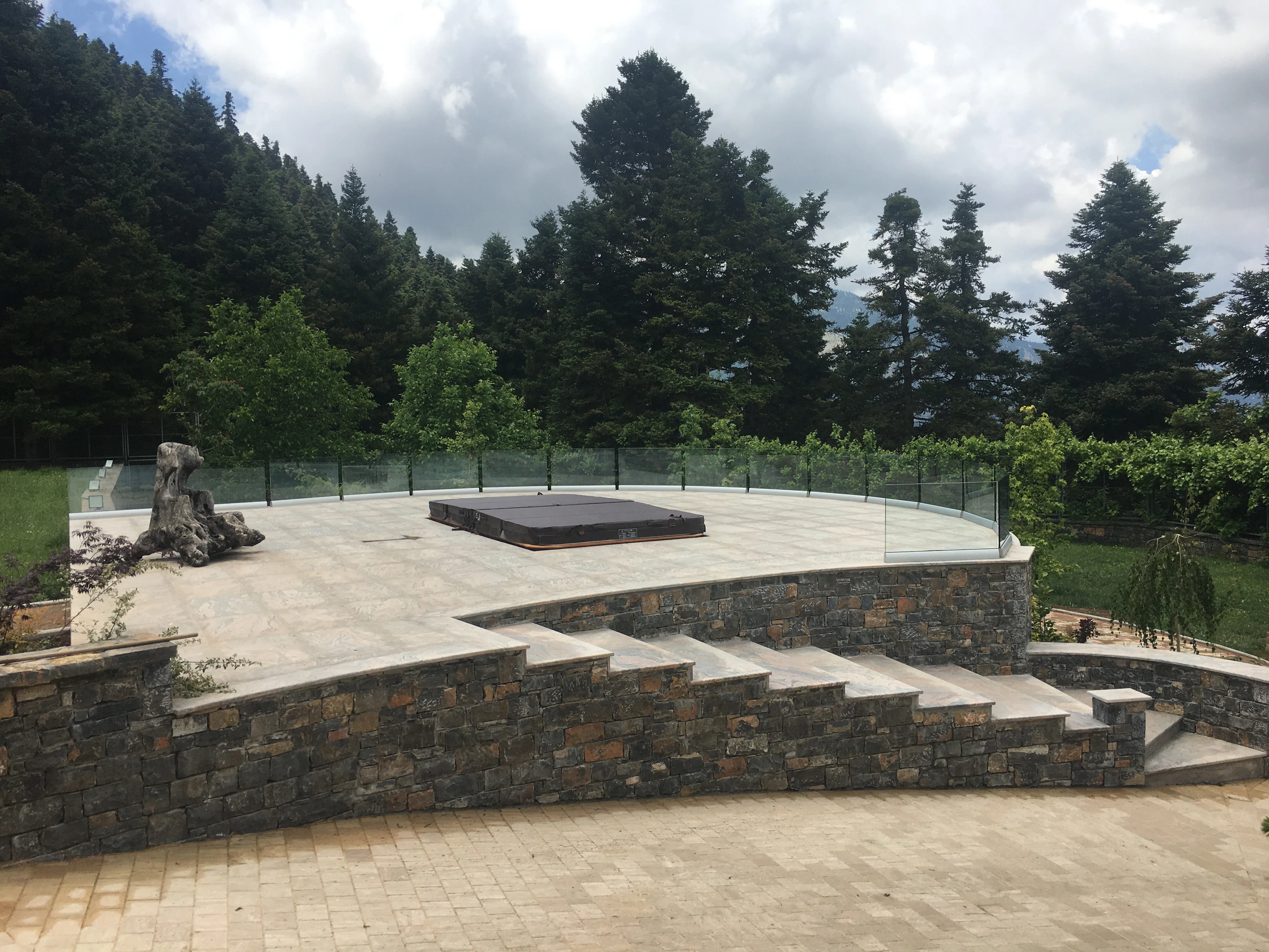 Elatos guestroom spaces & tavern