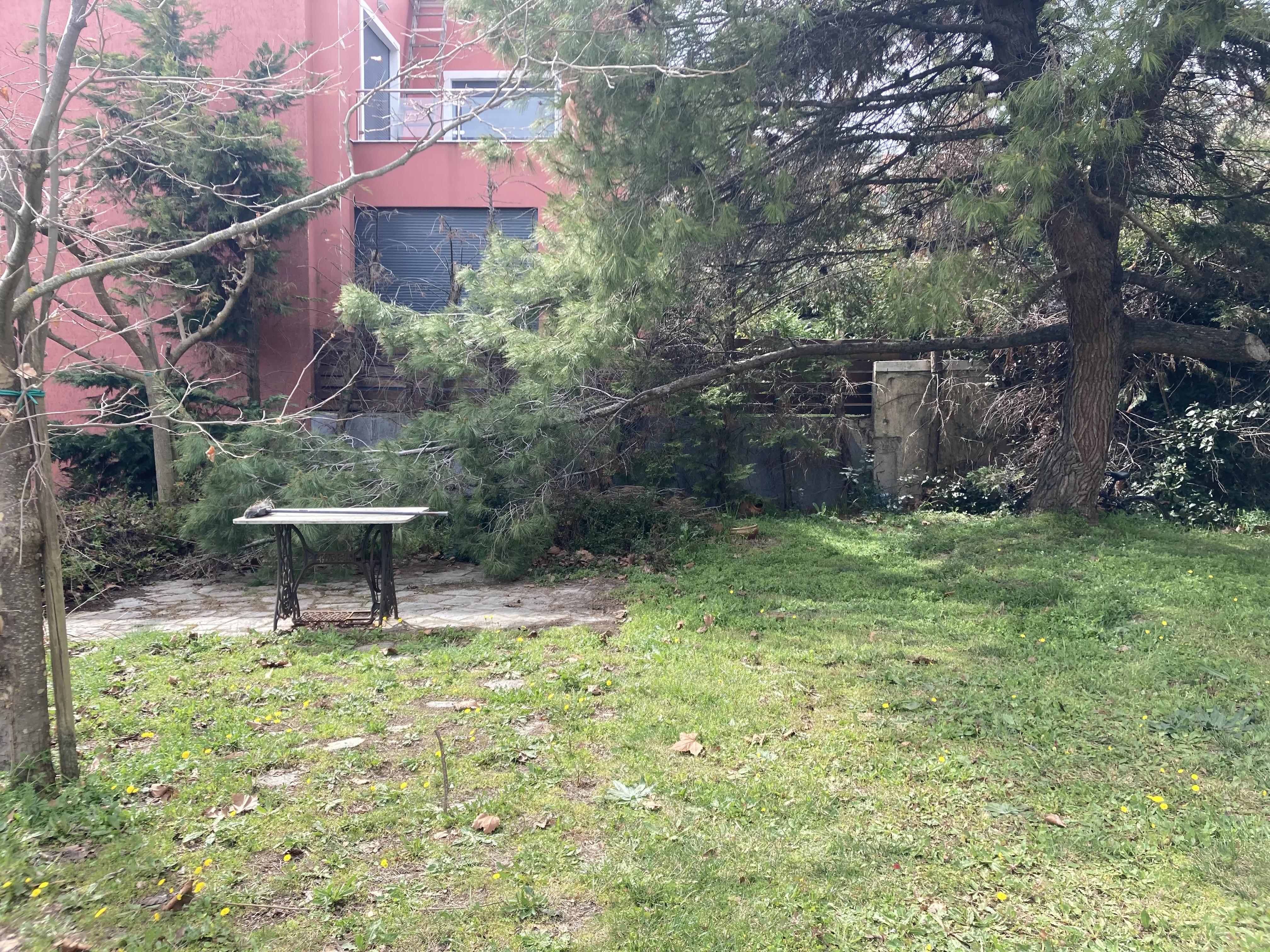 Kryoneri independent residences