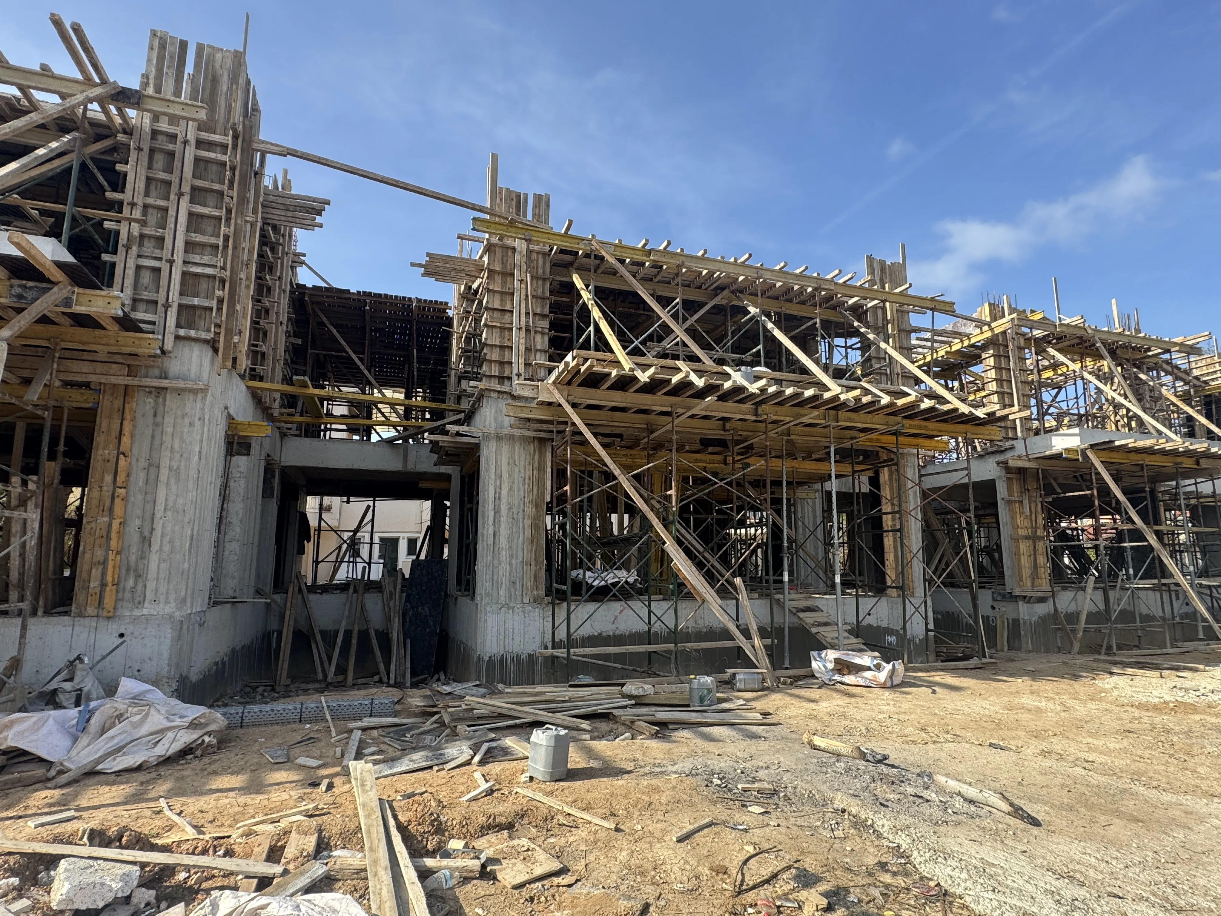 Kryoneri independent residences