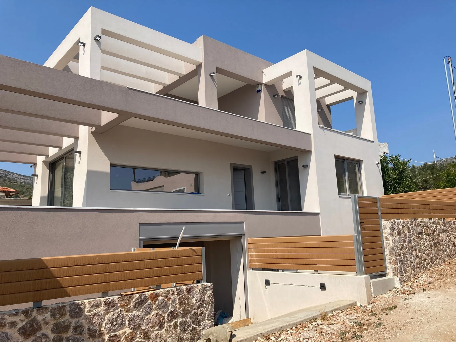 Trampouria two-storey residence 